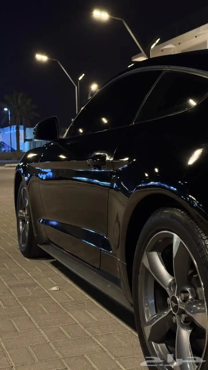 موستنق 2016 v6 اللون اسود 3