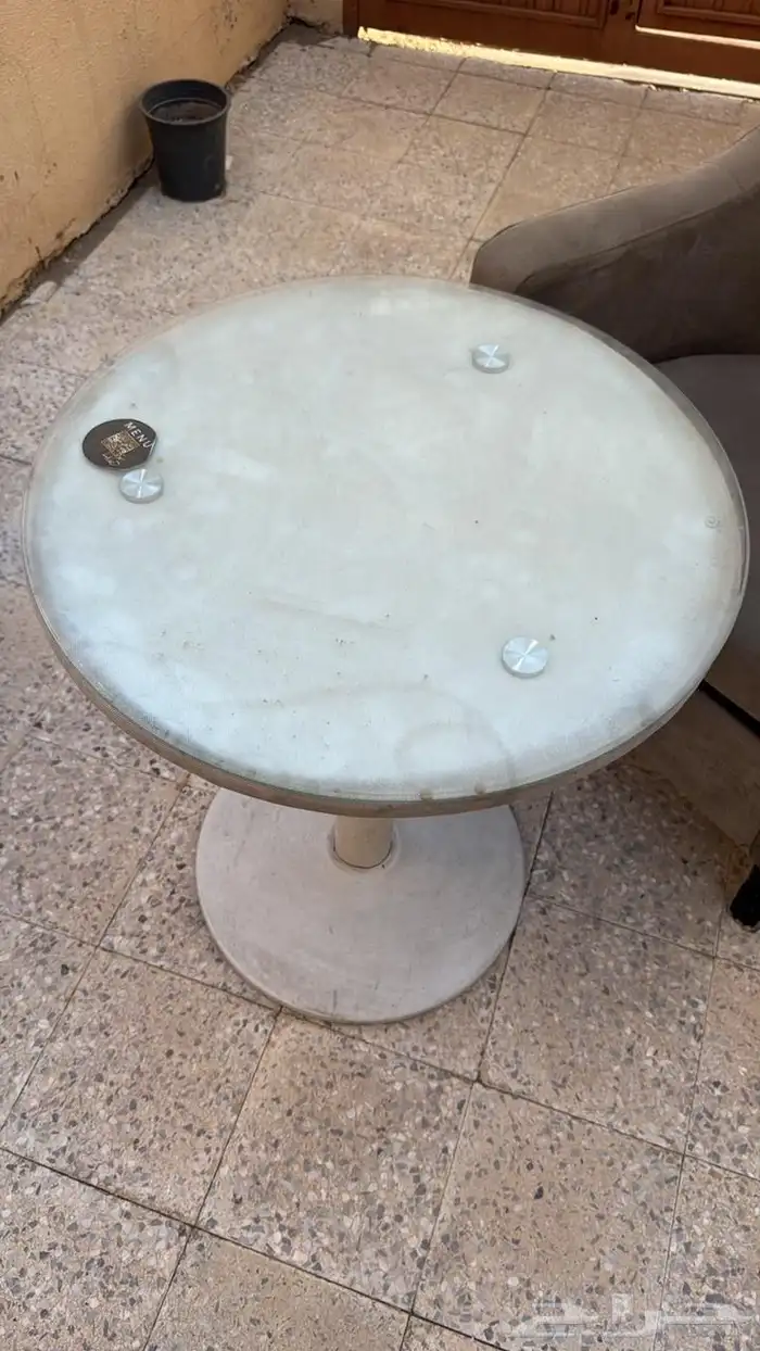 اثاث و عدة لاونج بكامل معداته للبيع 23