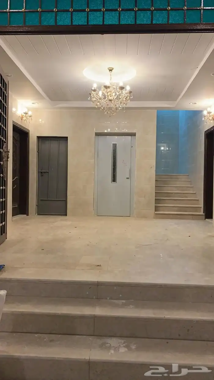 للبيع و الاستثمار عماره في جده حي الخمره 4