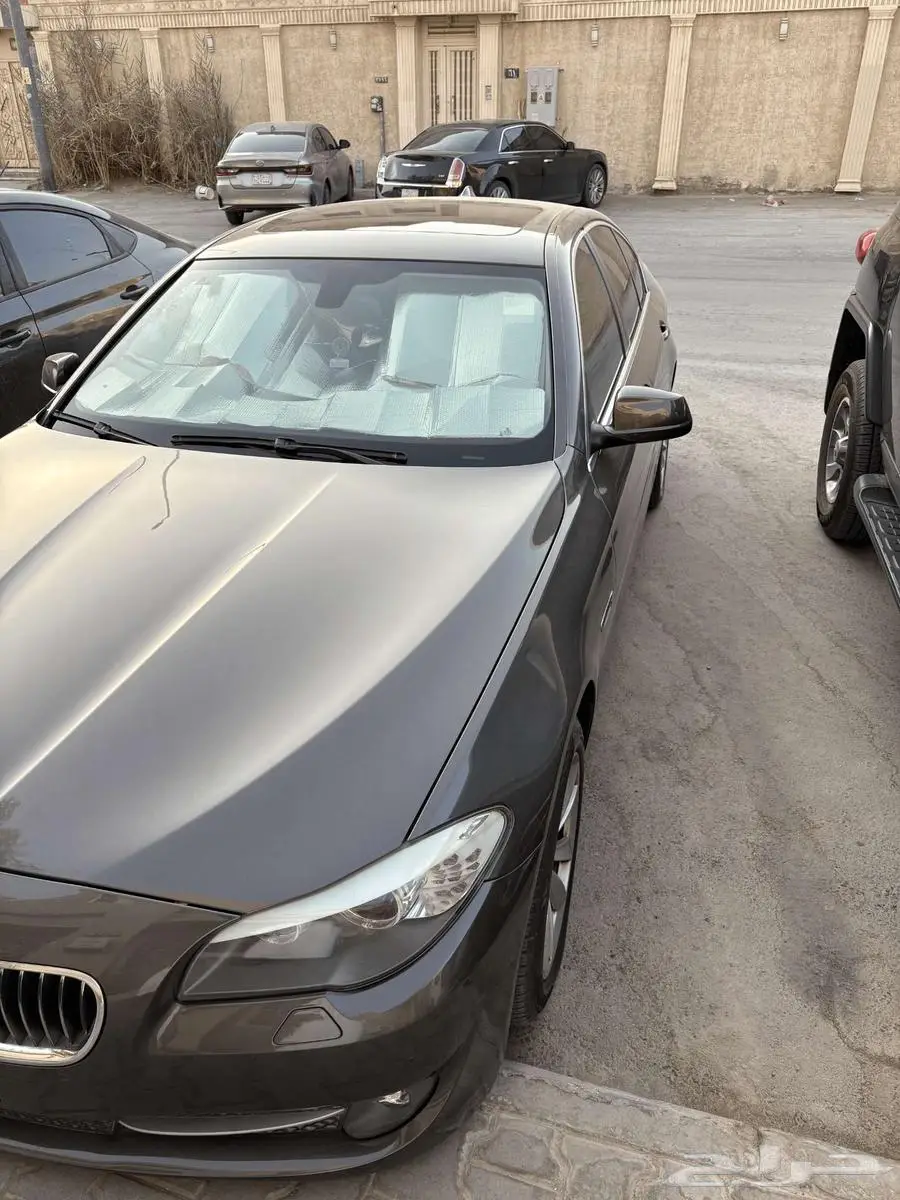 بي ام دبليو 520i موديل 2013 نظيف بدون تشهيب 12