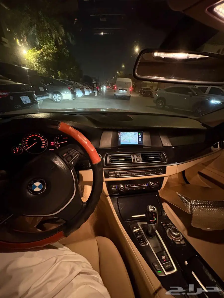 بي ام دبليو 520i موديل 2013 نظيف بدون تشهيب 11