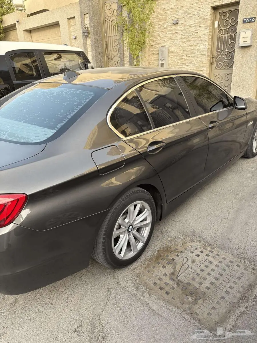 بي ام دبليو 520i موديل 2013 نظيف بدون تشهيب 2