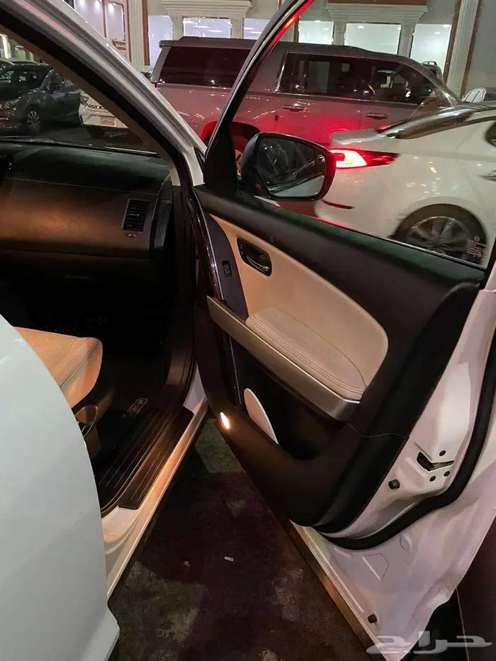 السياره نظيفه جدآ شرط من الصدام لصدام 13