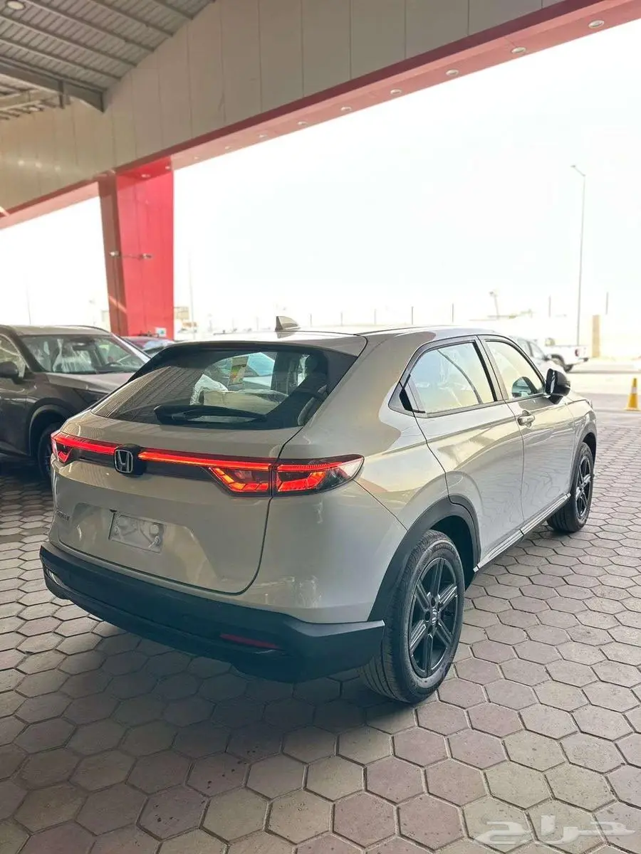 هوندا HRV LX 2024 لدى الخضر للسيارات 6