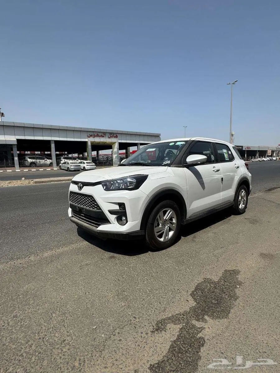 تويوتا رايز استندر 1200 cc ابيض موديل 2024 1