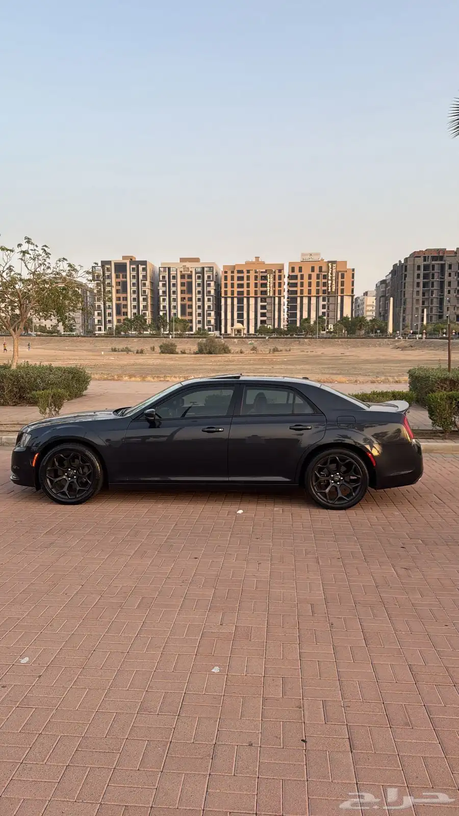 للبيع كرايزلر 2019 c300 5