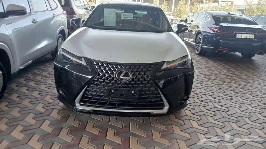 لكزس UX300h 2024 سعودي 5