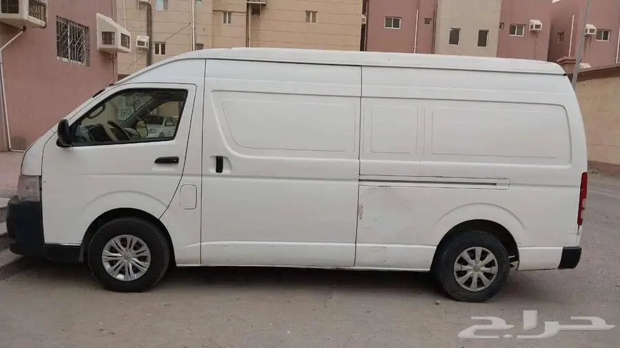 TOYOTA HIACE 2