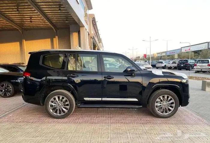 تويوتا لاندكروزر GXR4 بنزين 2025 سعودي اصفار 4