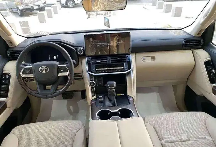 تويوتا لاندكروزر GXR4 بنزين 2025 سعودي اصفار 17