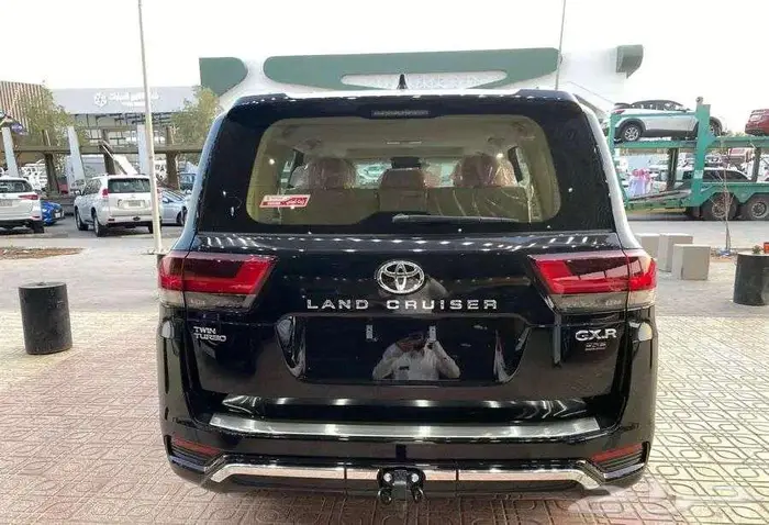 تويوتا لاندكروزر GXR4 بنزين 2025 سعودي اصفار 7