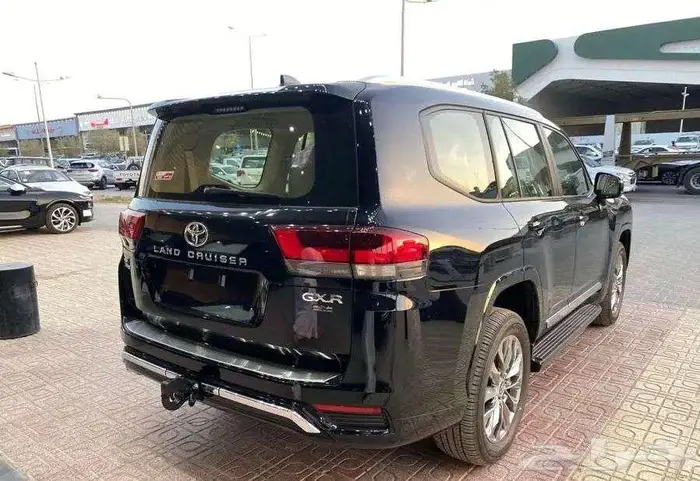 تويوتا لاندكروزر GXR4 بنزين 2025 سعودي اصفار 5