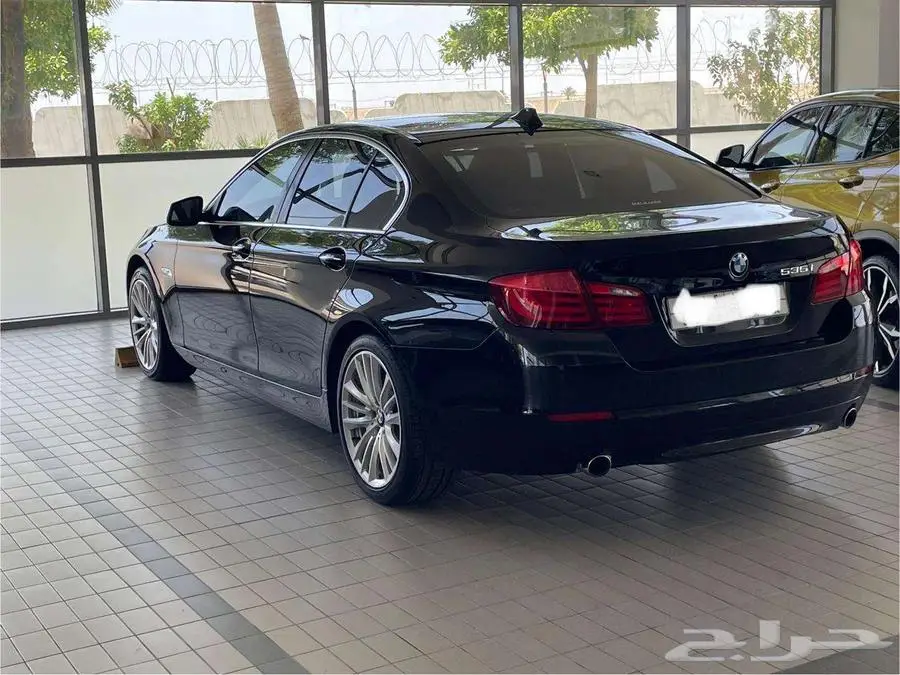 بي ام دبليو فل كامل مقاس 535i اسود موديل 2012 0
