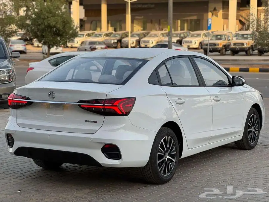 ام جي 5 شكل جديد موديل 2025 استاندر 12
