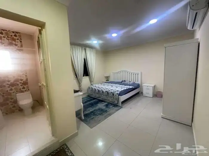 شقه ملحق نظيفة ومؤثثه مع سطح خاص 8