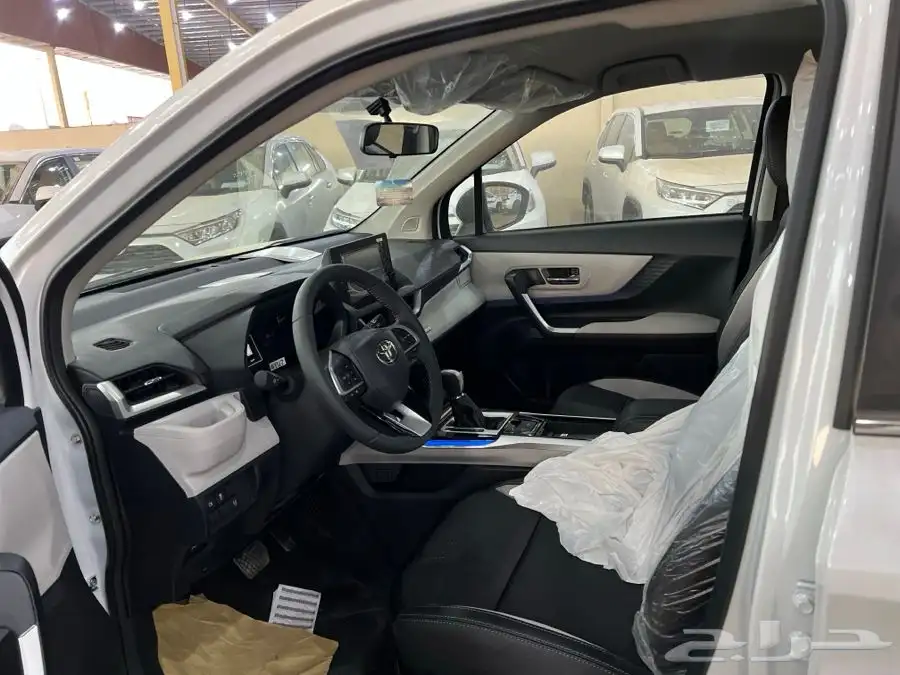 تويوتا فيلوز 2025 GLX اقل الاسعار وجميع الالوان 18