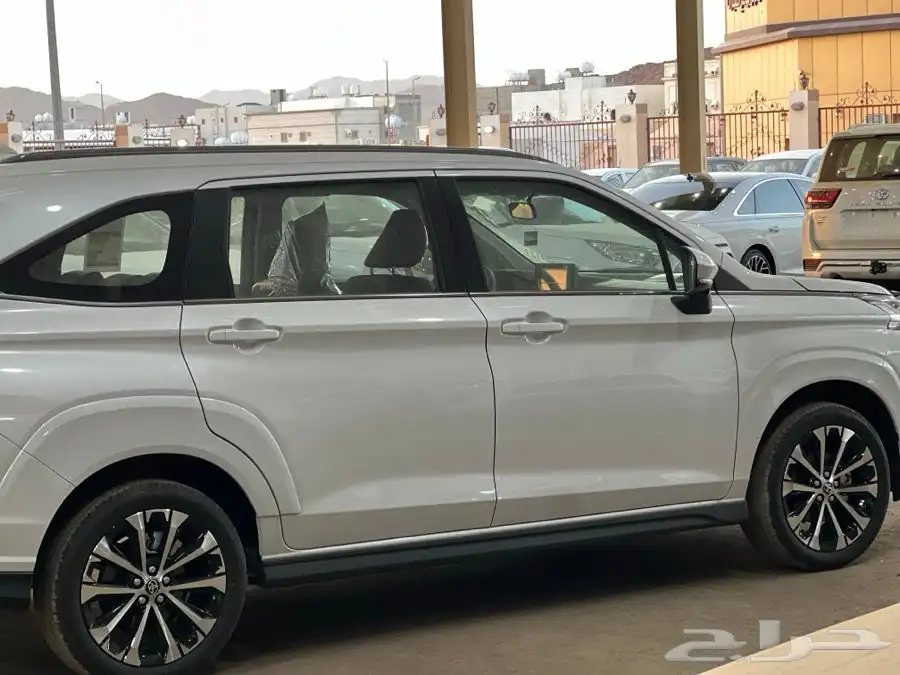 تويوتا فيلوز 2025 GLX اقل الاسعار وجميع الالوان 15