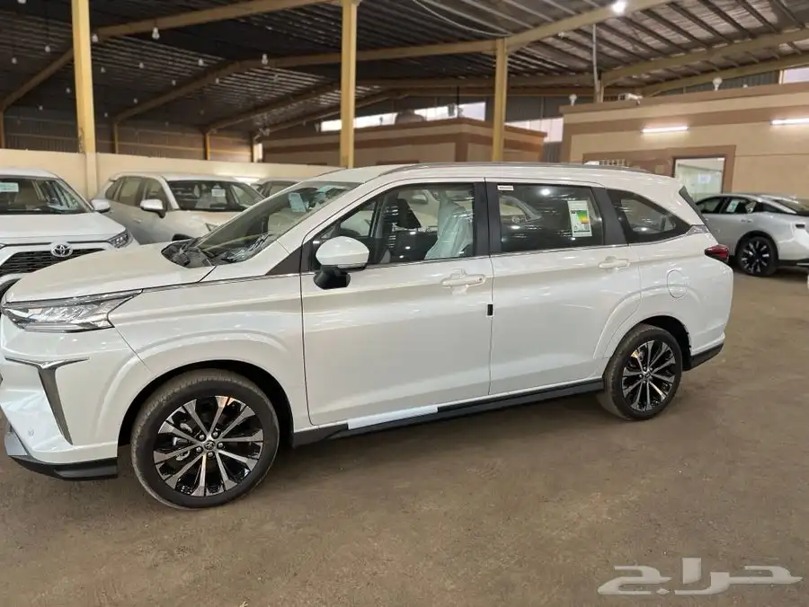 تويوتا فيلوز 2025 GLX اقل الاسعار وجميع الالوان 11