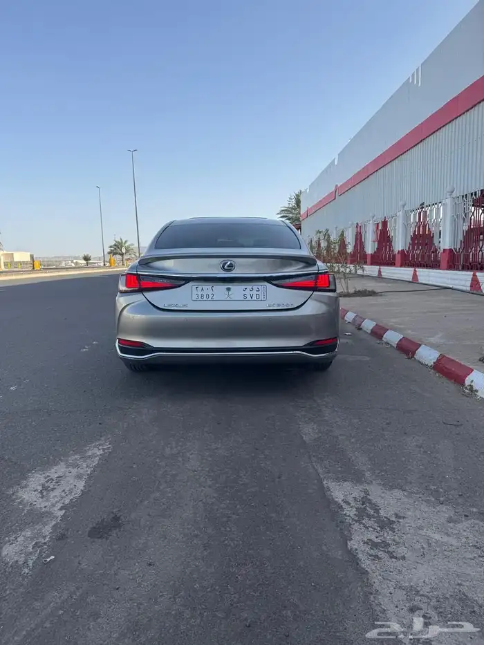 لكزس 2021 هايبرد 5