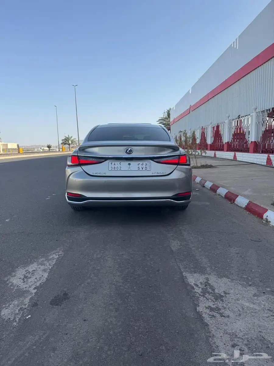 لكزس 2021 هايبرد 5