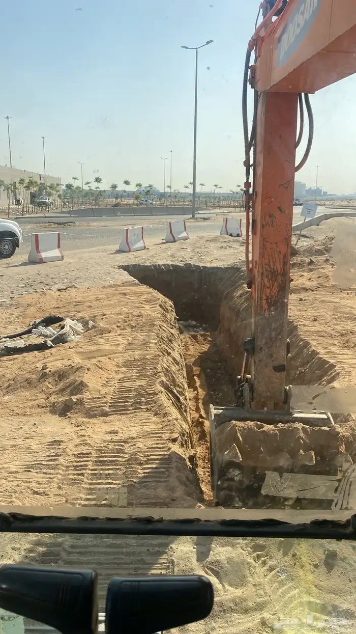 حفار بوكلين للايجار هدم وحفر الآراضي في جده 1
