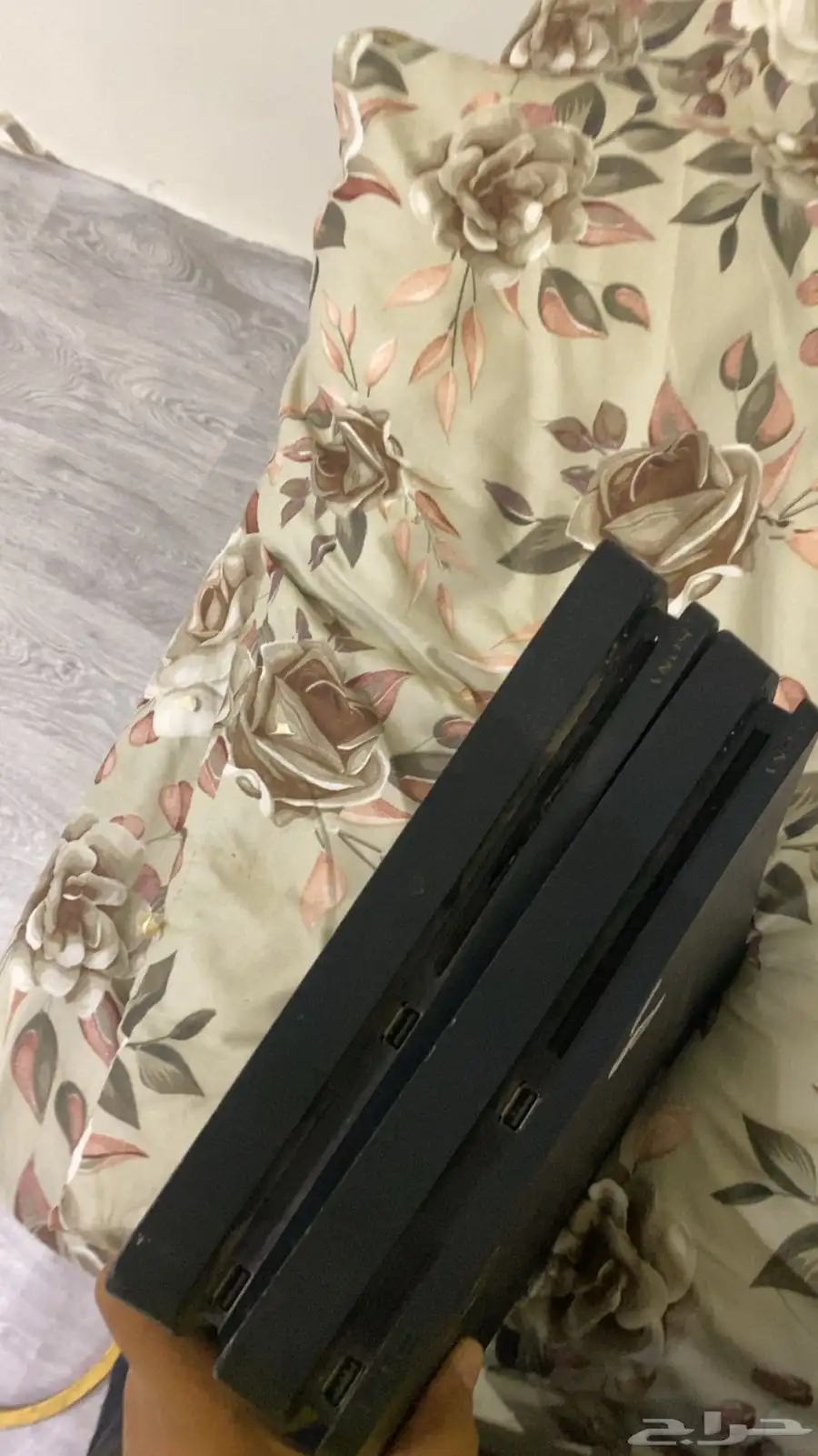 2 سوني فور مع يدين اصليه وعلى السوم 0