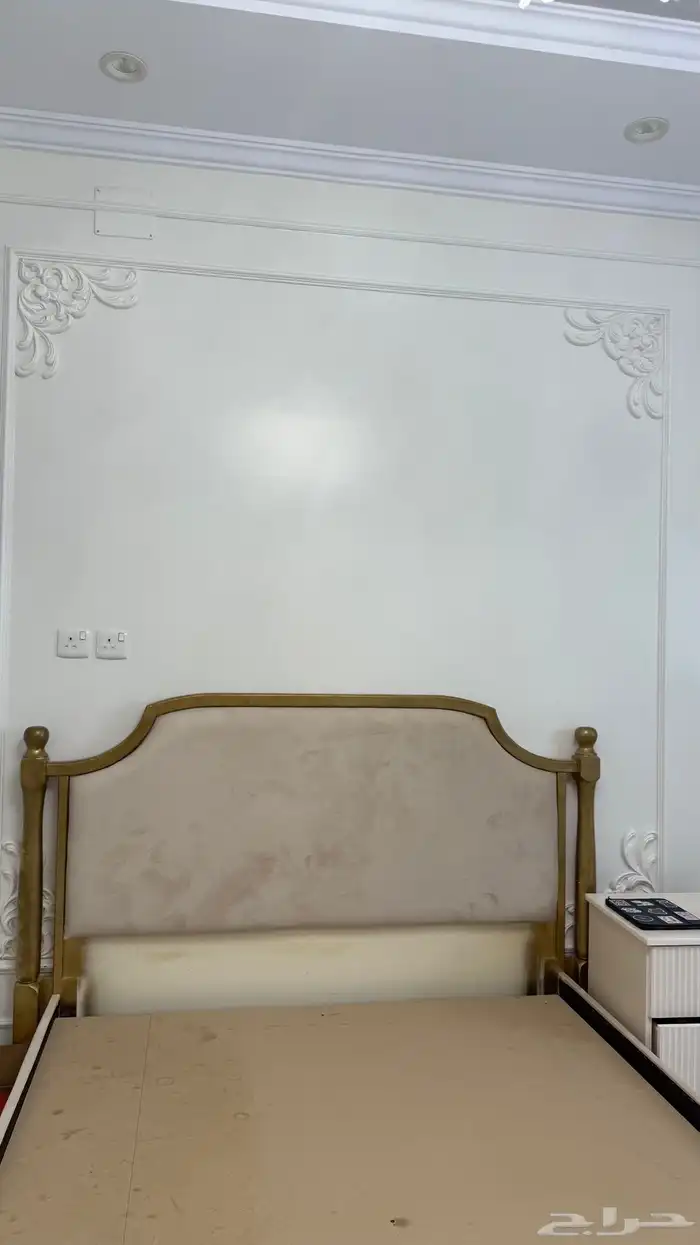 سرير مع كومدينه وتسريحه 0