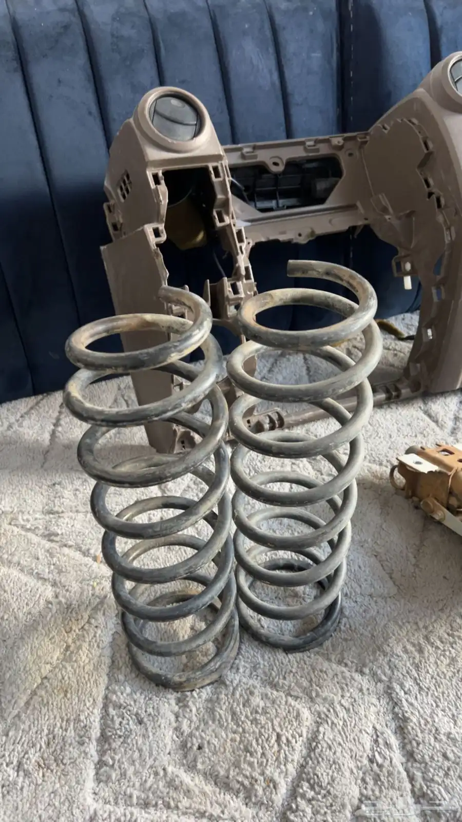 اعرض لكم قطع غياره شاص فيه قزاز ربع جنب 4