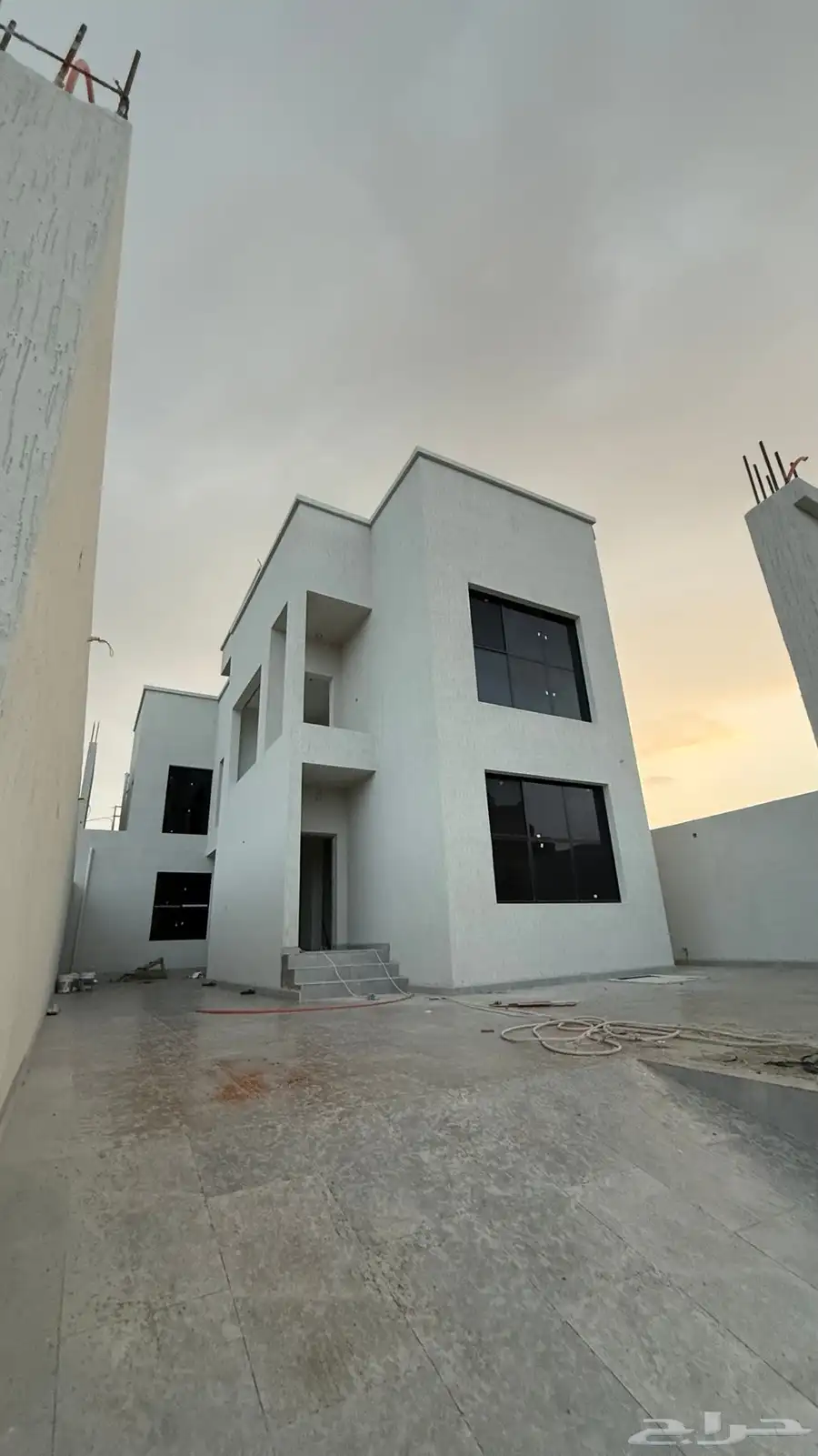 فيلا مودرن للبيع بني كبير ب ك 9 0