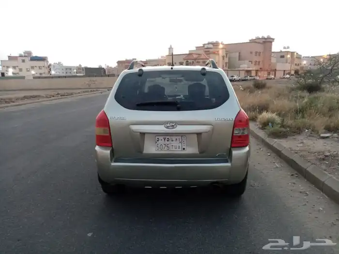 توسان 2010 قير اتوماتيك 4 سلندر 2