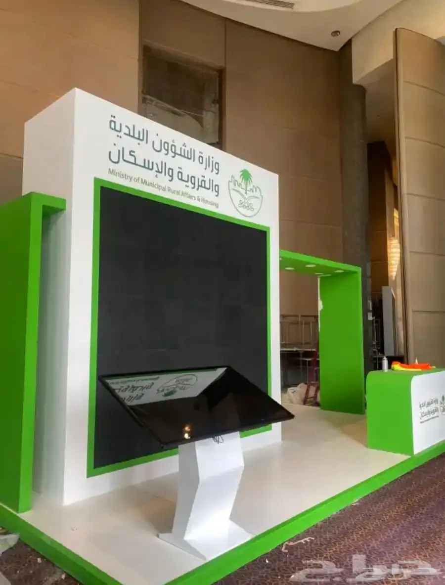 تأجير وبيع شاشات LED وإضاءة مسارح 1