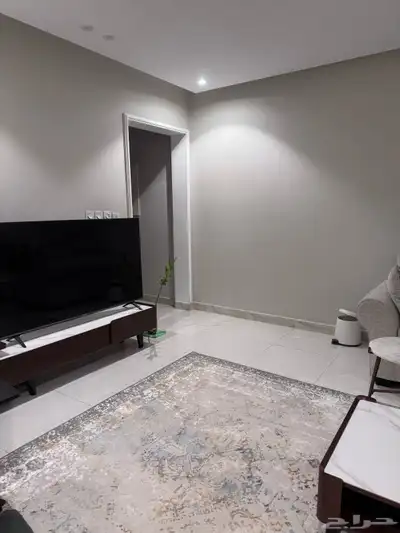 شقة مؤثثه جديده ام تسكن جده حي الصواري 2