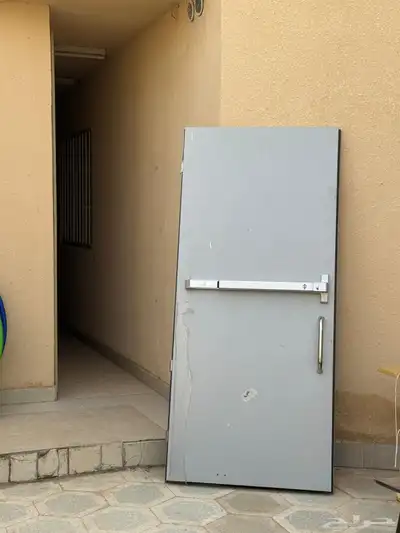 أبواب طواريء نظيفة 2