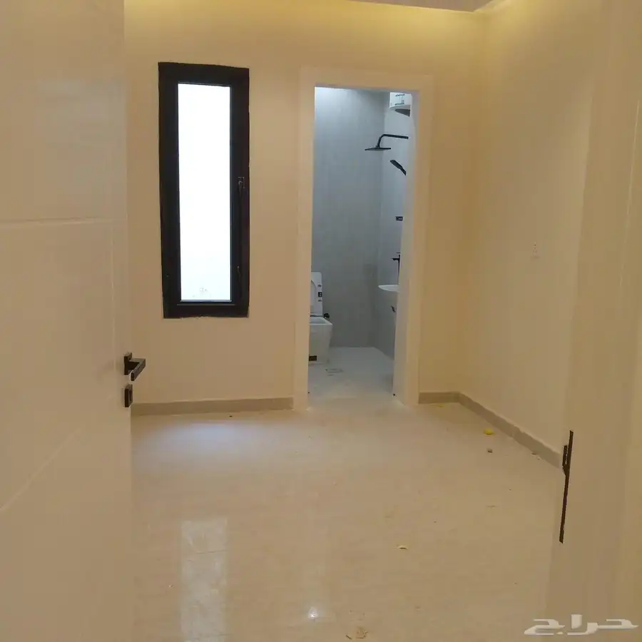 للبيع دور أرضي مع حوش و مدخل خاص 620 الف في حي بدر 4