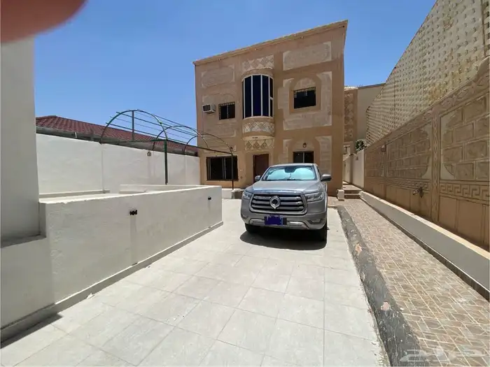 للايجار فيلا صغيرة في الحلقة الشرقيه الطائف 0