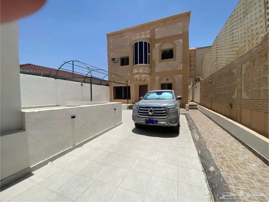 للايجار فيلا صغيرة في الحلقة الشرقيه الطائف 0