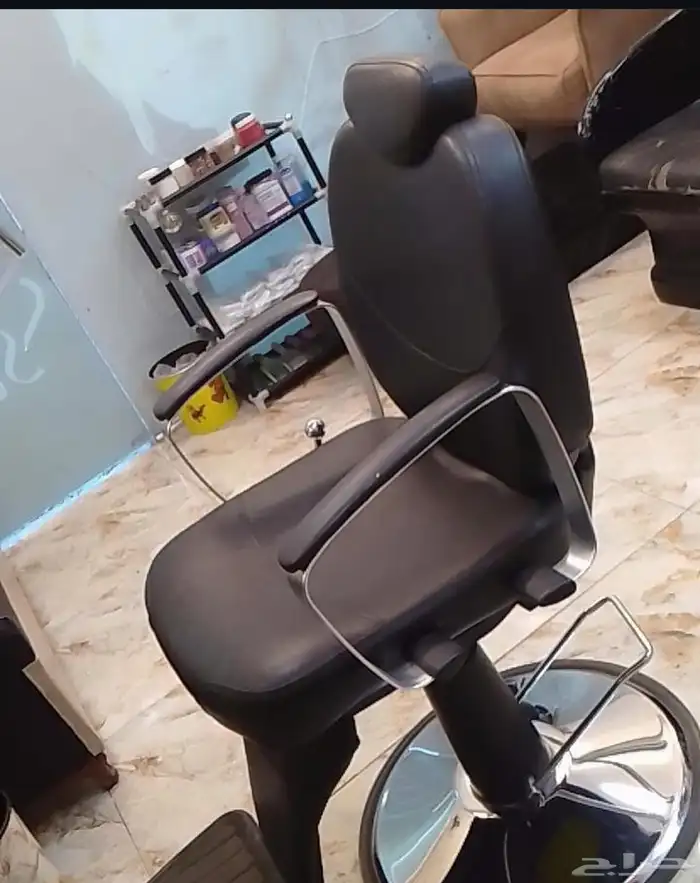 كرسي حلاق بحاله ممتازه شبه جديد 1