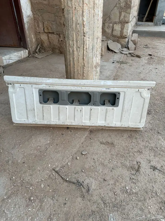 باب صندوق هايلوكس 0