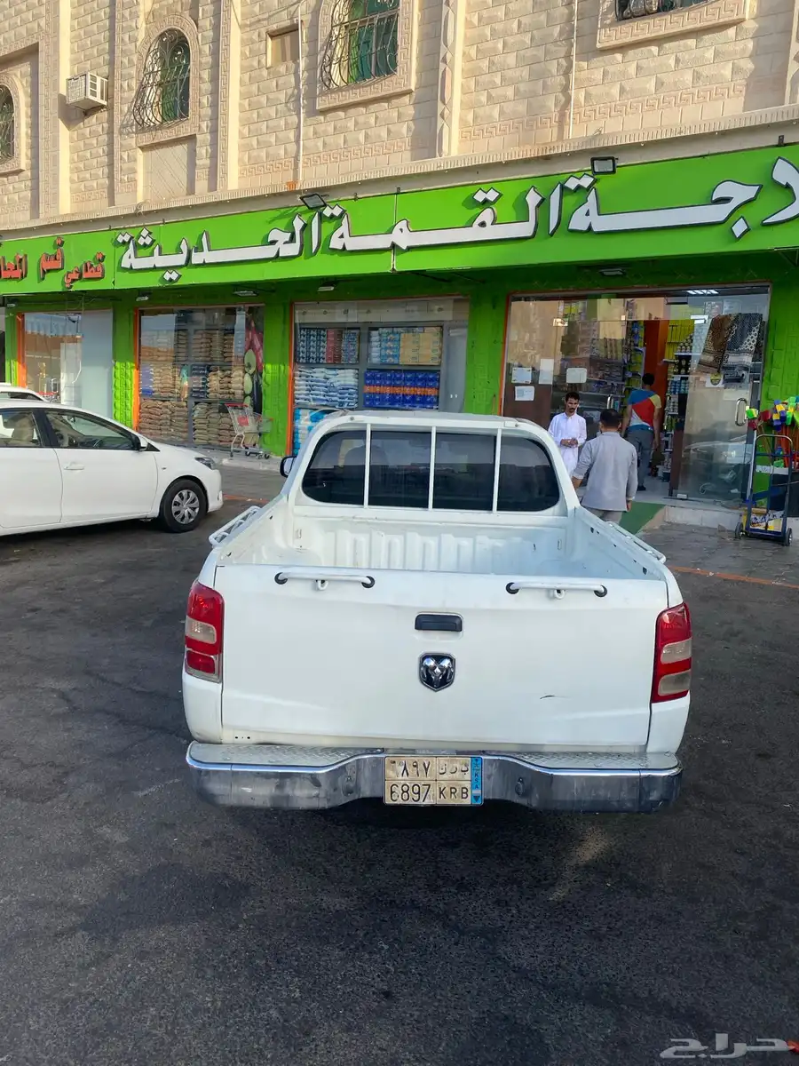 وينت ديزل من شركت دوج نفس المستبيشي الفرق الشعار فقط 1