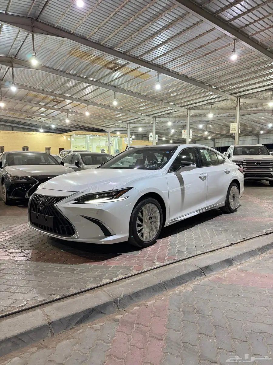 لكزس ES350 فئة DD بنزين 2025 0