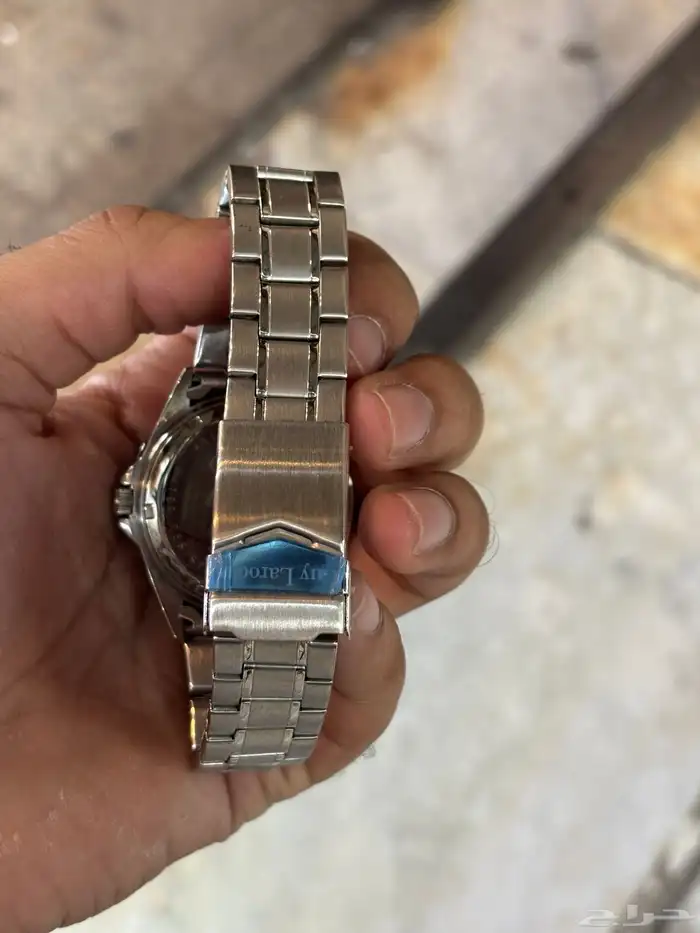 original guy laroche watch for men s in good condition 2