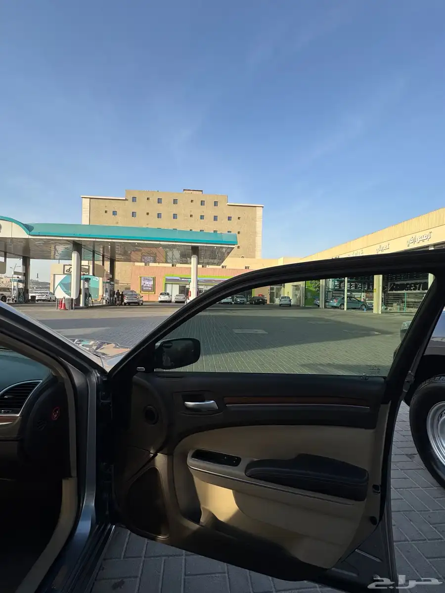 كرايسلر c300 v8 10