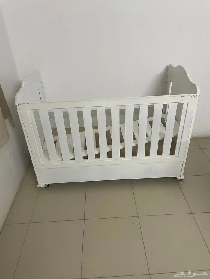 للبيع سرير اطفال 0