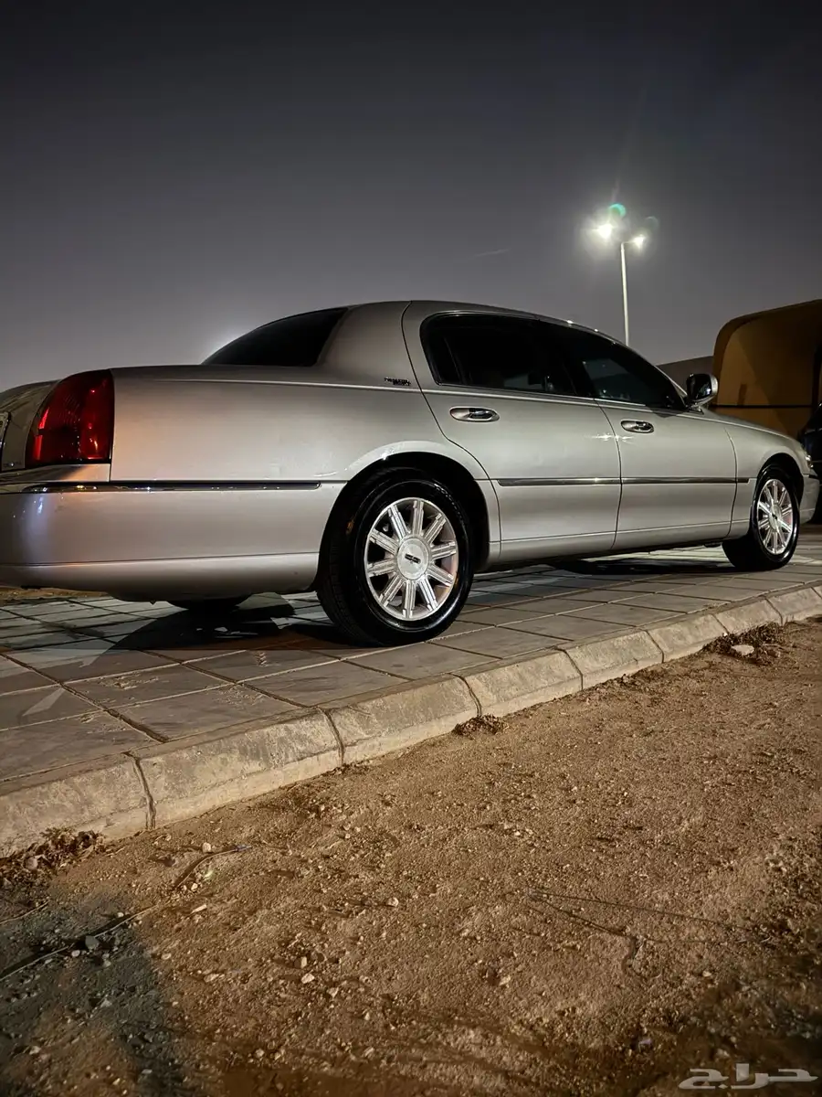 لنكولن تاون كار 2010 15