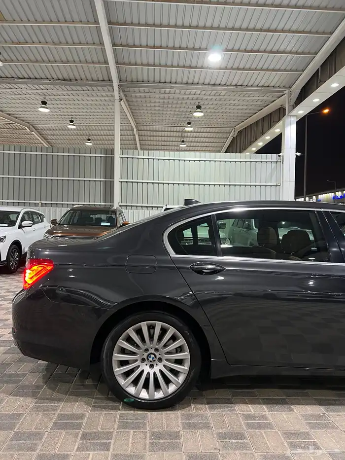 للبيع BMW 730i 2012 مخزن نظيف 6