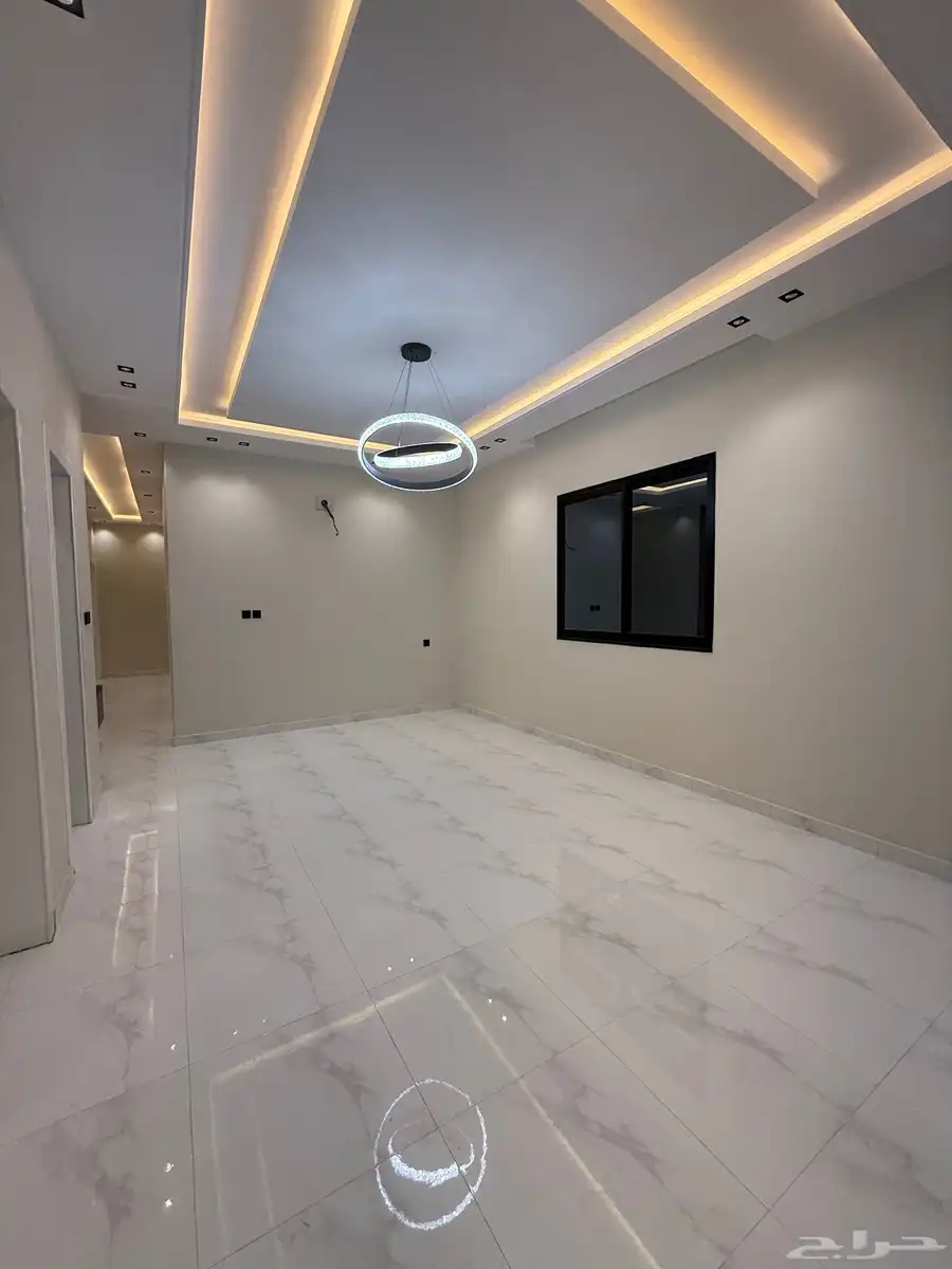 فرصه للبيع شقه علويه 5 غرف خلف الراشد مول بسعر 450الف فقط 12