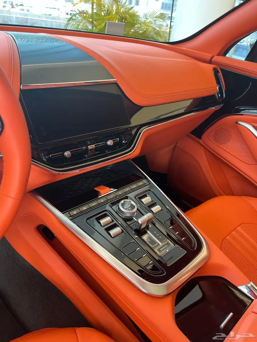 Aston Martin DBX 707 2025 13