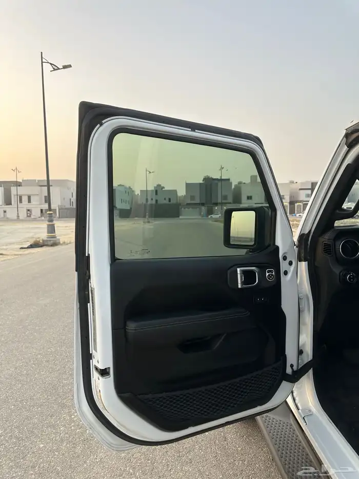 جيب رانجلر صحارى 18