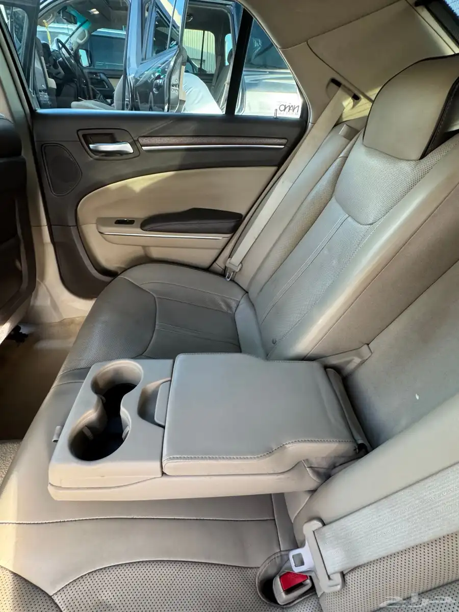 كرايسلر c300 v8 19