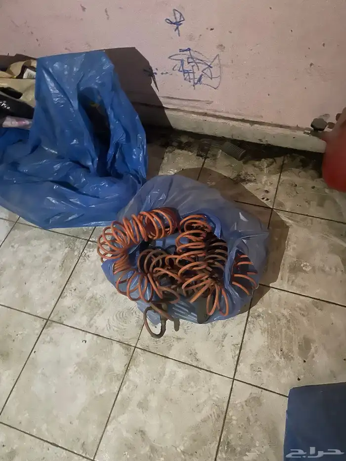 دواليب مخازن و مكائن خياطة جوكي و سنجر و ماطور هواء 8